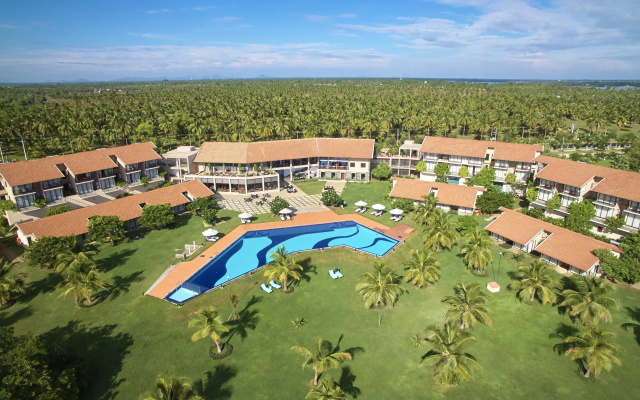 Отель The Calm Resort & Spa