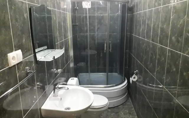 Bathroom · Tbilisi — photo 25