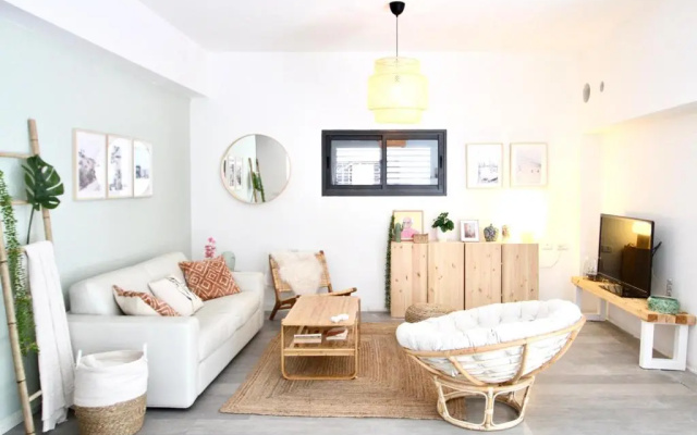 Апартаменты Modern & Design by FeelHome