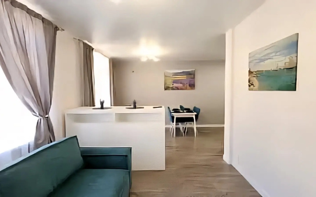 Stilnaya Yevro-Dvushka S Dvumya Balkonami S Vidom Na Gory Flat
