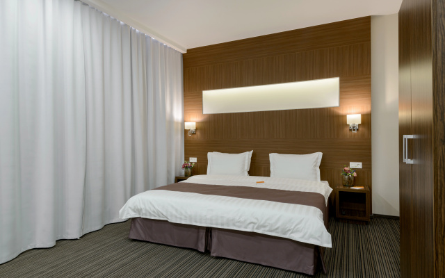 Отель PARK WOOD HOTEL
