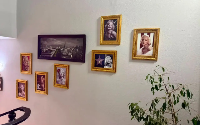 Отель Monroe