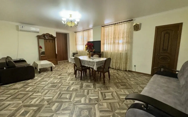 Частный дом в селе Хазар