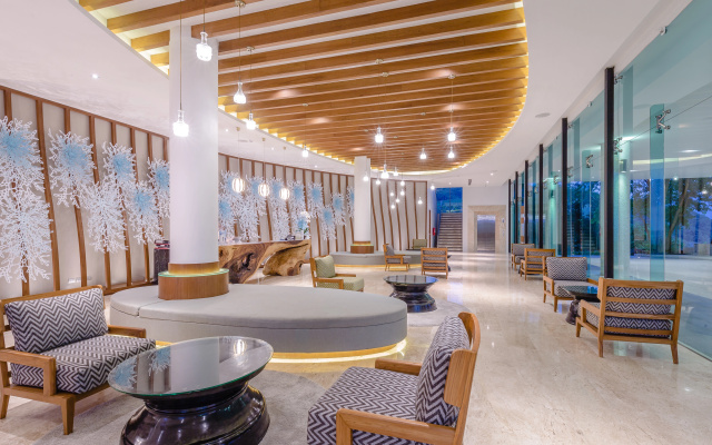 Отель Wyndham Grand Phuket Kalim Bay