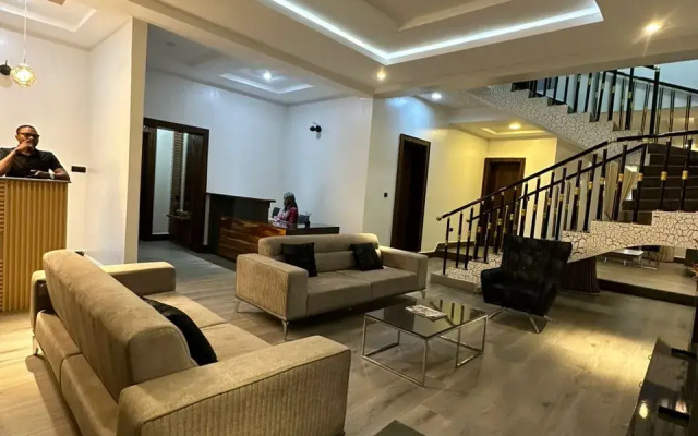 Отель De James Hotels and Suites