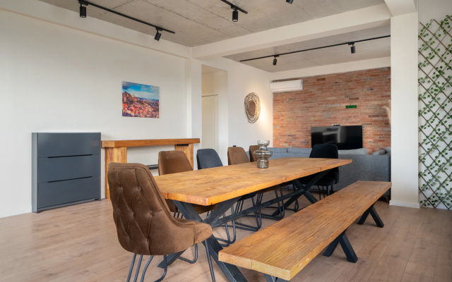Trehkomnatniye Niabi Loft Apartments · Tbilisi — photo 23