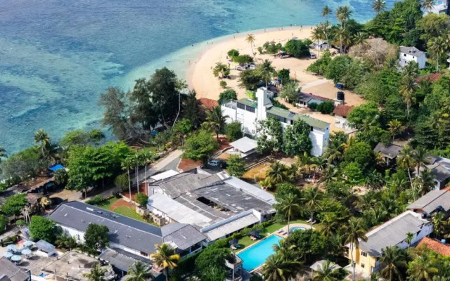 Курортный отель Surfing Elephant Resort