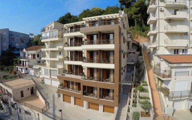 Villa Aria Apart-Hotel in Budva, Montenegro from 149$, photos, reviews - zenhotels.com hotel front