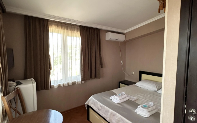 Classic Double room with balcony and with view (full double bed) · Hotel Piano — photo 1