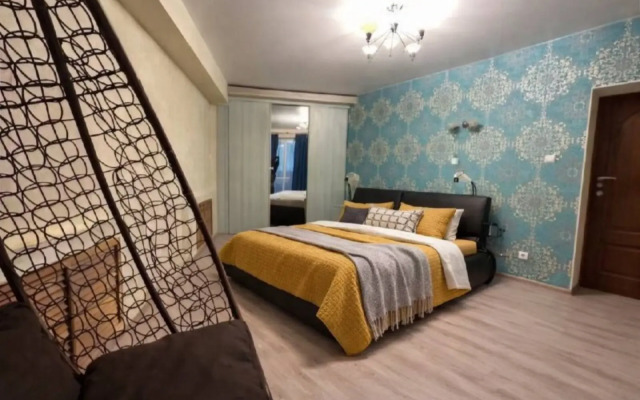 Prostornaya Mnogokomnatnaya Kvartira Flat