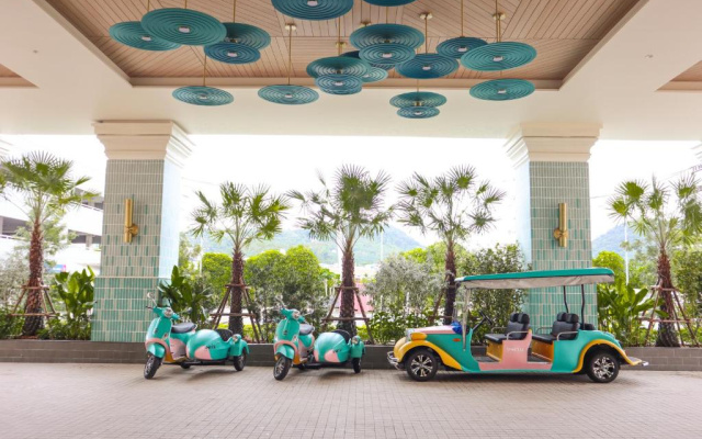 Отель M Social Hotel Phuket