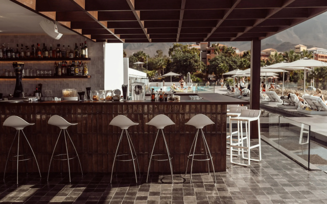 Отель Baobab Suites