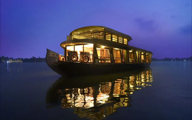 Отель Kerala Houseboats