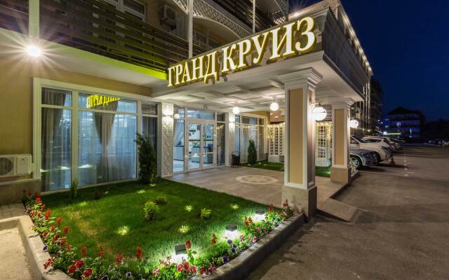 Гостиница Гранд Круиз в Анапе 1 отзыв об отеле, цены и фото номеров - забронировать гостиницу Гранд Круиз онлайн Анапа вид на фасад