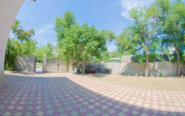Primorskaya 11 Guest House