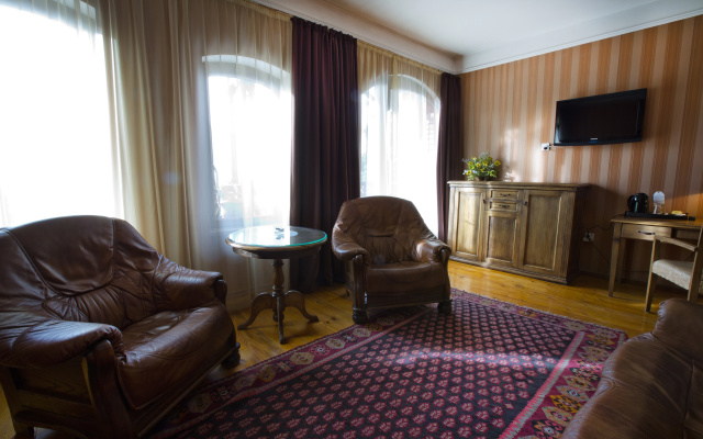 Classic Twin Suite with balcony and with view (twin beds) · Old Kopala & Kopala Blue — photo 1