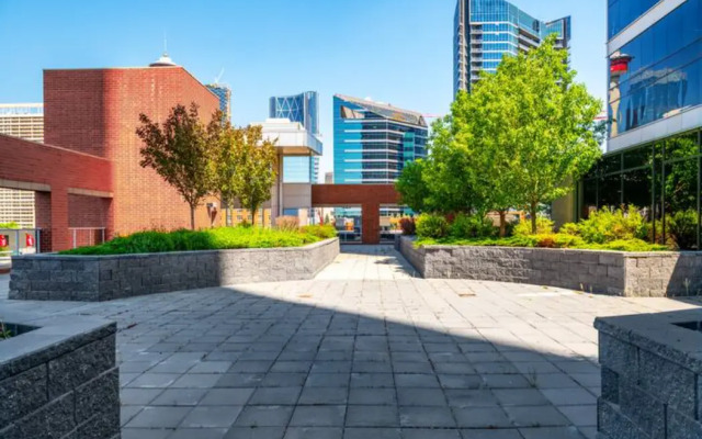 Апарт-отель Stylish Downtown Condos by GLOBALSTAY
