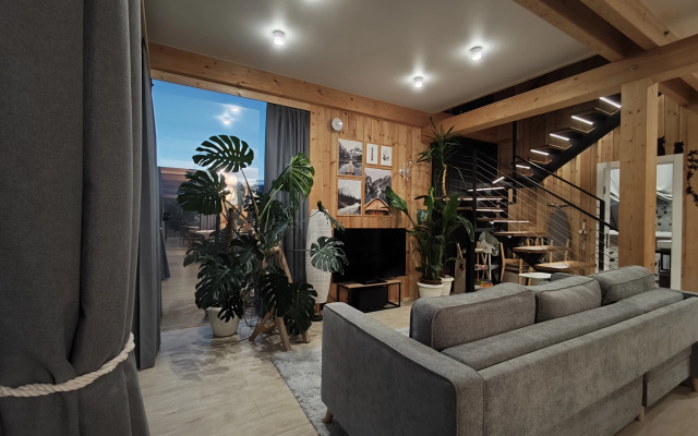 Частный дом у гольф-поля с бассейном и джакузи