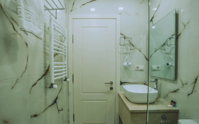 Family Suite with sea view · Royal Medis Hotel — photo 9
