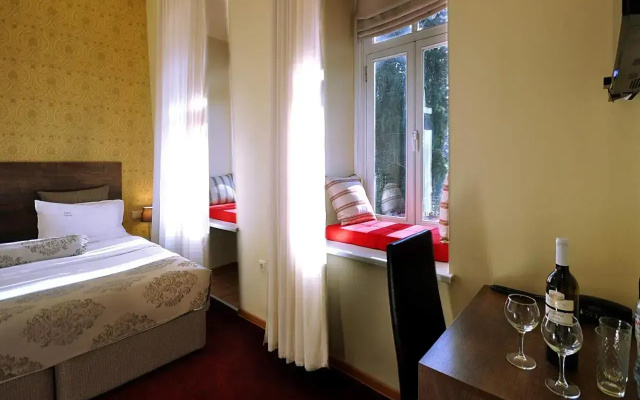 Guest rooms · Tbilisi — photo 28