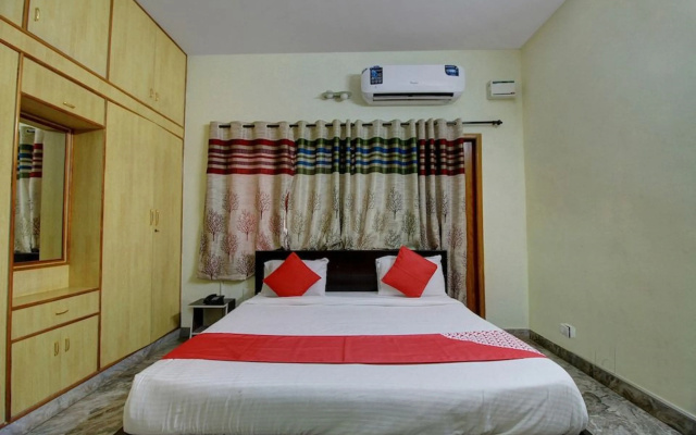 Отель Redwood Suites