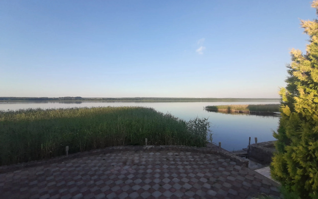 Вилла Домик у озера Свирь
