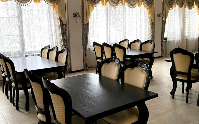 Отель Империал