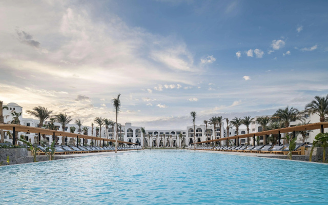 Курортный Отель Serry Beach Resort