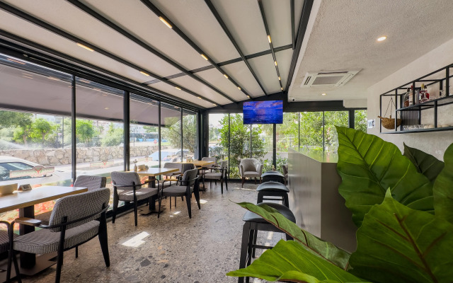 Отель Leaf River Suites