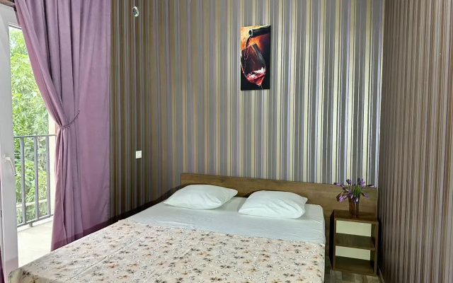Отель Holiday Garden Tbilisi