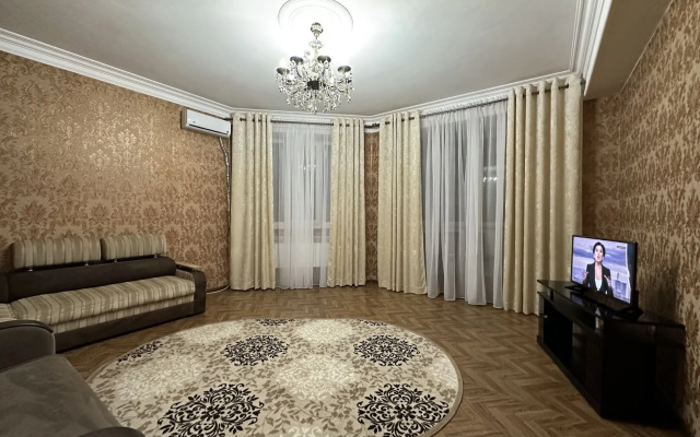 Квартира на проспекте Петра I 121