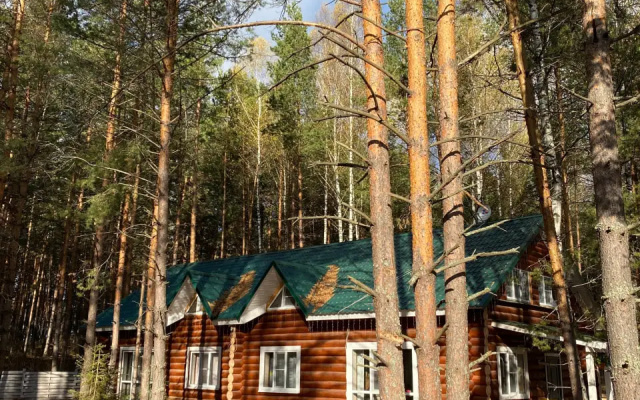Частный дом в лесу у реки Пра с банным чаном