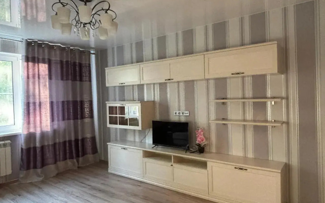 Квартира Трехкомнатная С Балконом