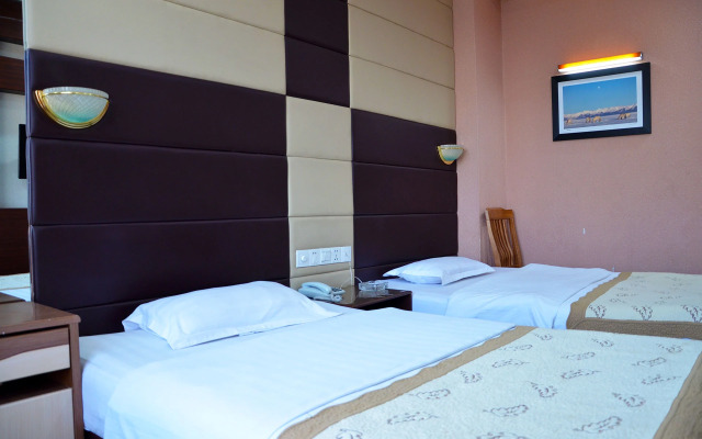Отель 50100 Hotel & Restaurant