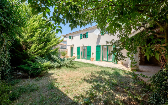 Вилла Lovely Stone with Private Garden and Terrace