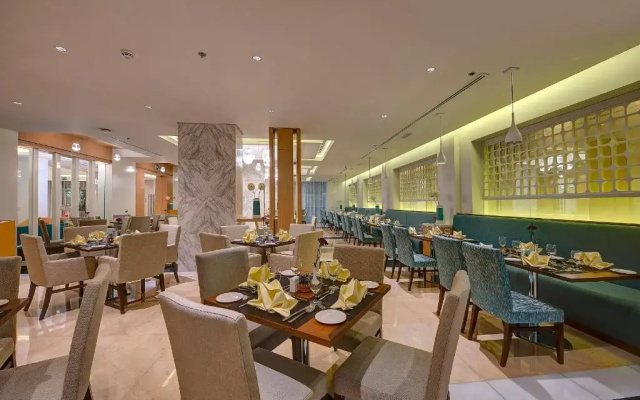 Отель Royal Continental Hotel 