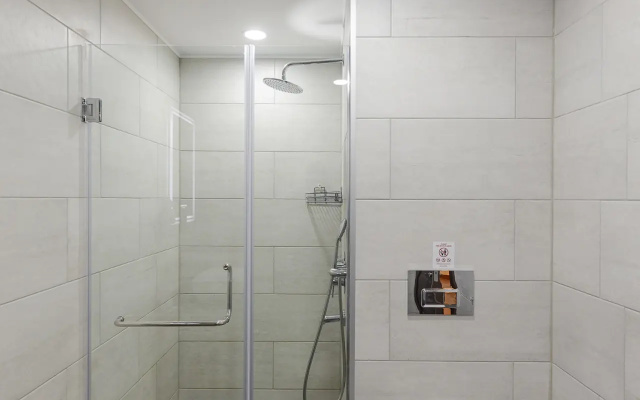 Modern 1-Bedroom in WYN Residence Apartments · Batumi — photo 11