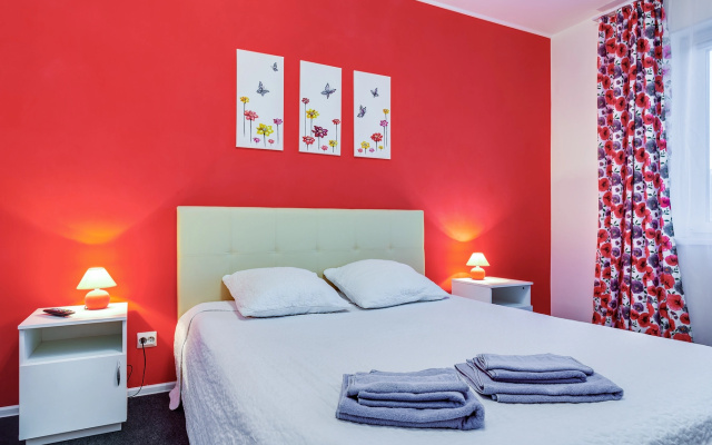 Квартира Red Wall