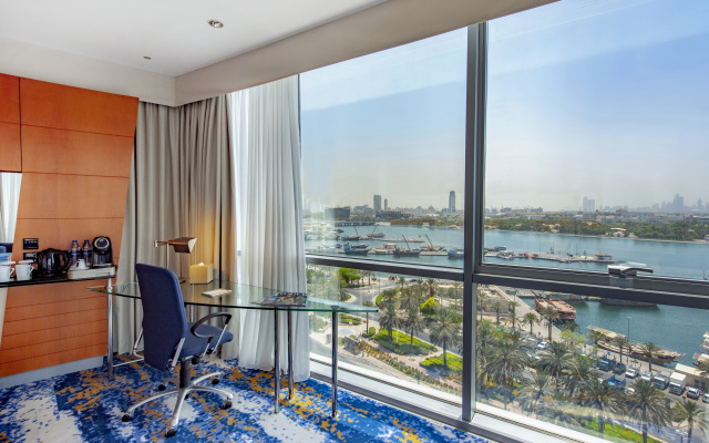 Отель Mövenpick Dubai Creek