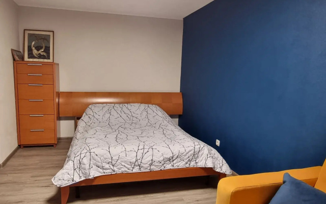 Апартаменты Apartment overlooking the library