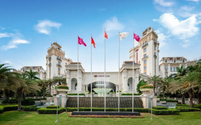 Отель Crowne Plaza Resort Sanya Bay
