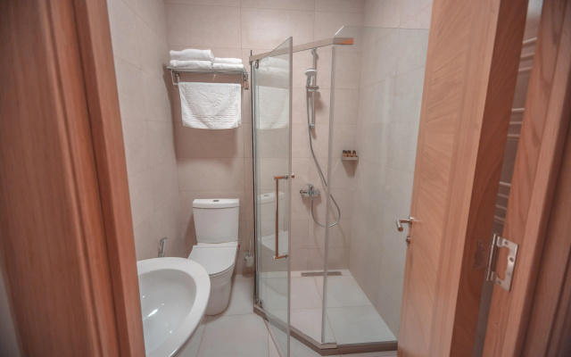 Deluxe Quintuple Family room with view · Banovani Hotel — photo 12