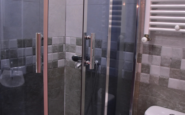 Bathroom · Tbilisi — photo 28