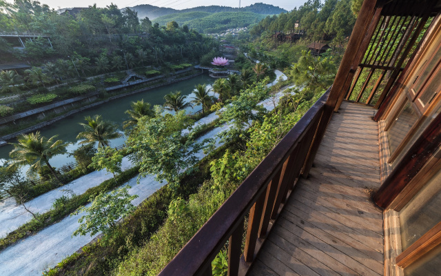 Отель Sankofa Village Hill Resort and Spa