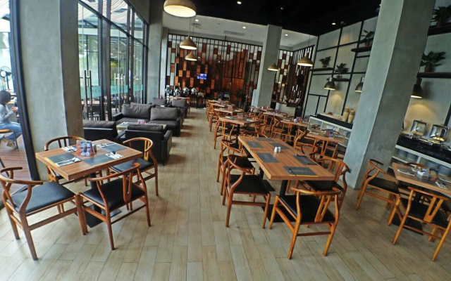 Отель Harper Purwakarta