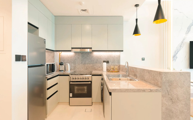Апартаменты KeyRock Living | Golf Gate Apt with Pool Access