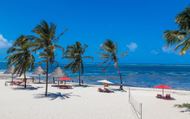 Отель PrideInn Paradise Beach Resort & Spa