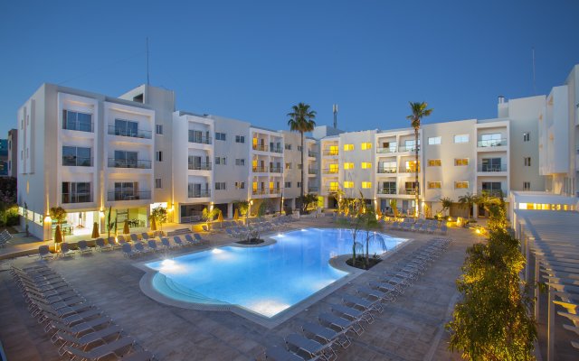 Отель Mayfair Hotel Кипр, Пафос - 1 отзыв об отеле, цены и фото номеров - забронировать отель Mayfair Hotel онлайн вид на фасад