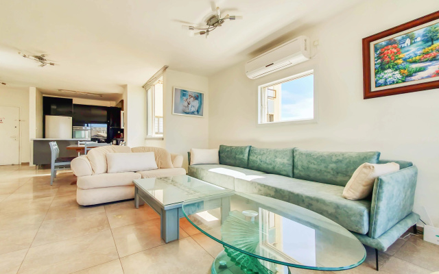 Апартаменты Charming 3 Bdr Sea View Bat Yam #B5