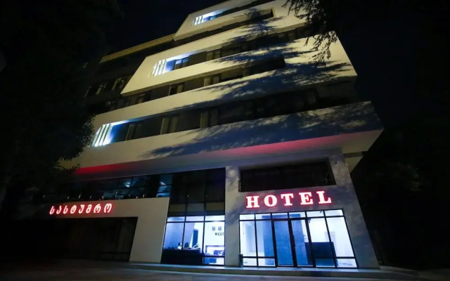 Hotel exterior · Kutaisi — photo 32